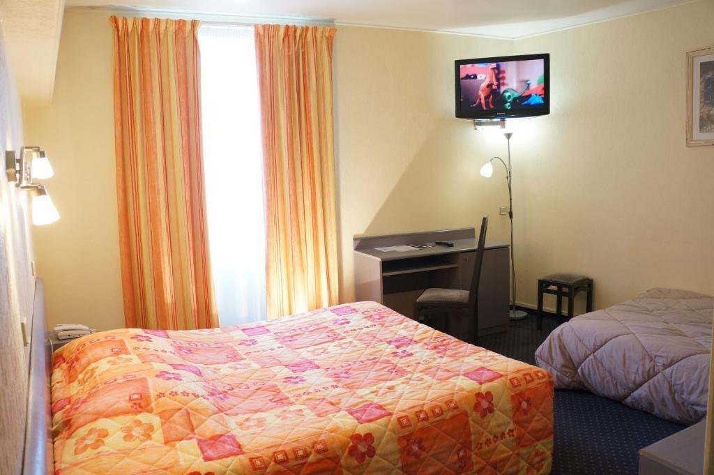 Hotel A La Grace De Dieu Brie-Comte-Robert Buitenkant foto