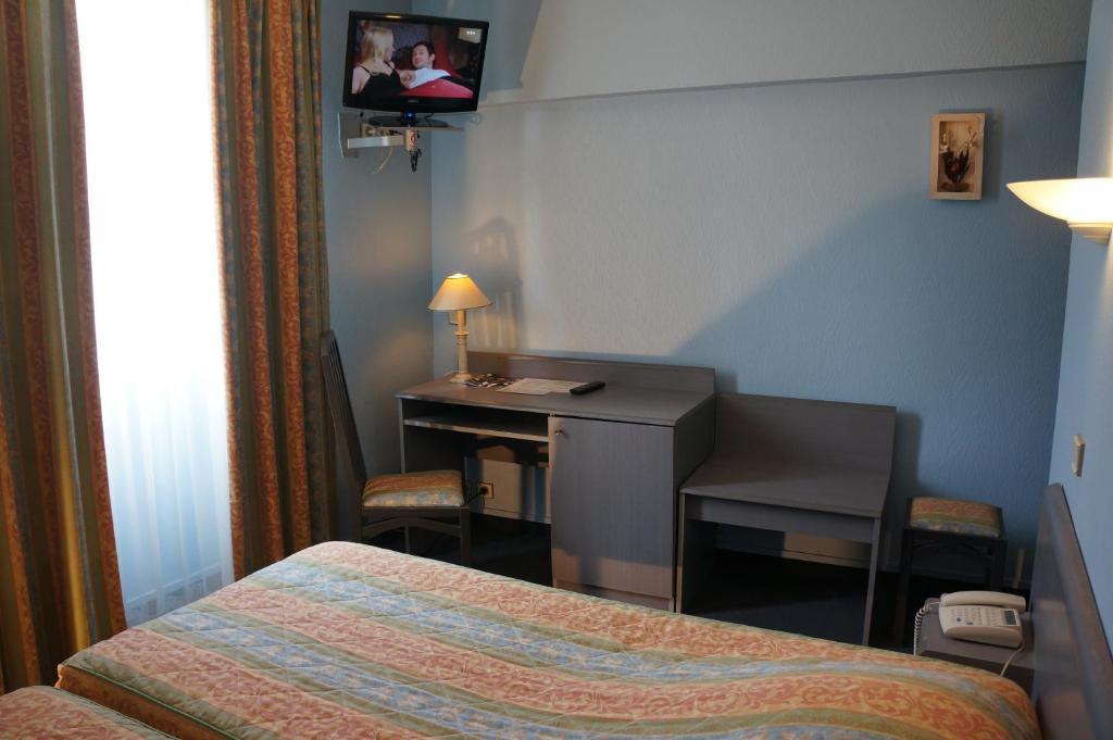 Hotel A La Grace De Dieu Brie-Comte-Robert Buitenkant foto
